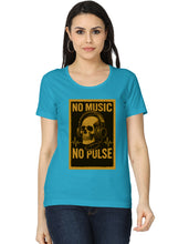 Woman wearing a blue t-shirt with a graphic design featuring a skull and headphones.